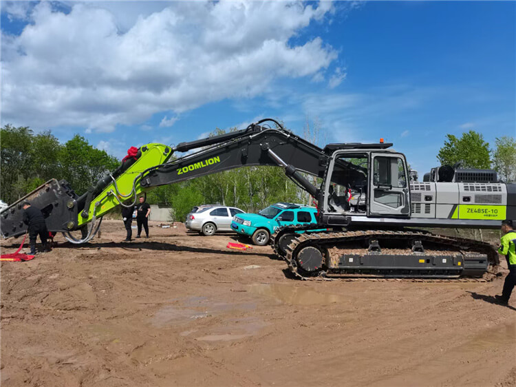 挖掘機上下坡的注意事項